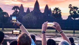 Angkor Wat Selfie Group with Phone